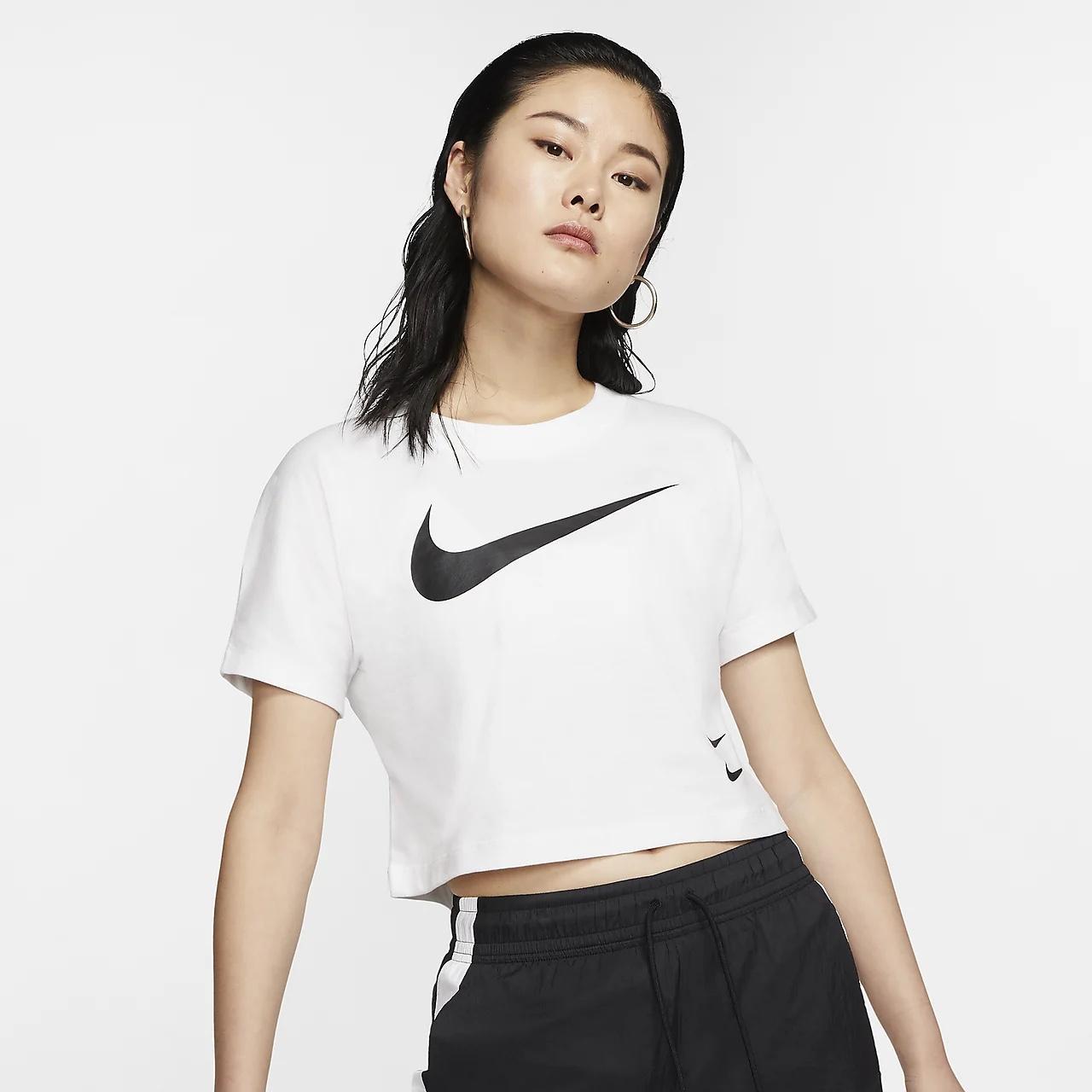 Nike Women's White and Black Crop-top | Depop