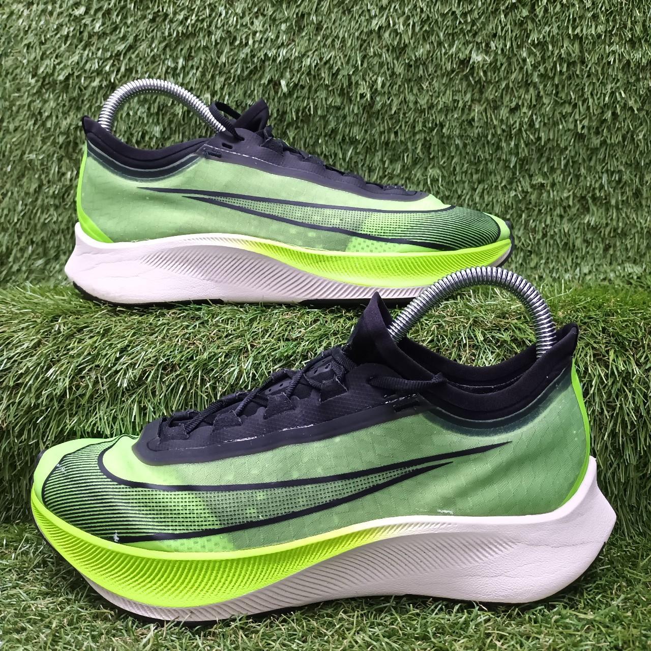 zoom fly 3 electric green