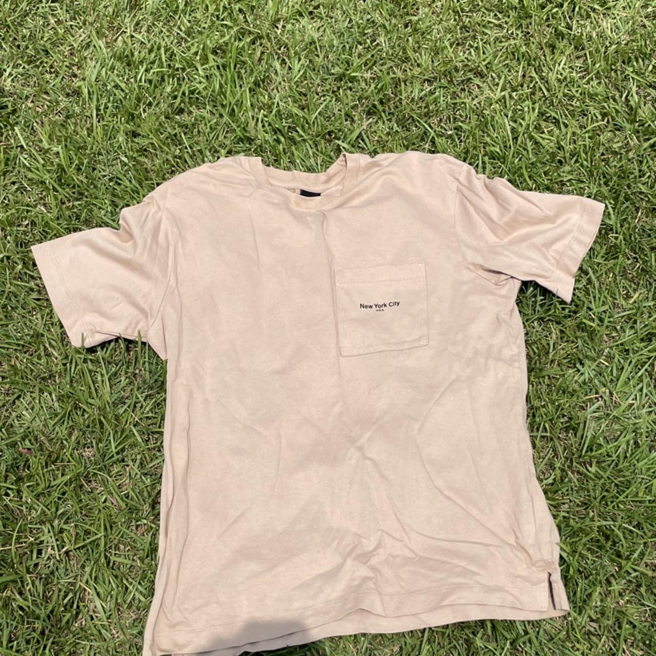 New York City h&m pocket tshirt! 🌵 size: adult - Depop