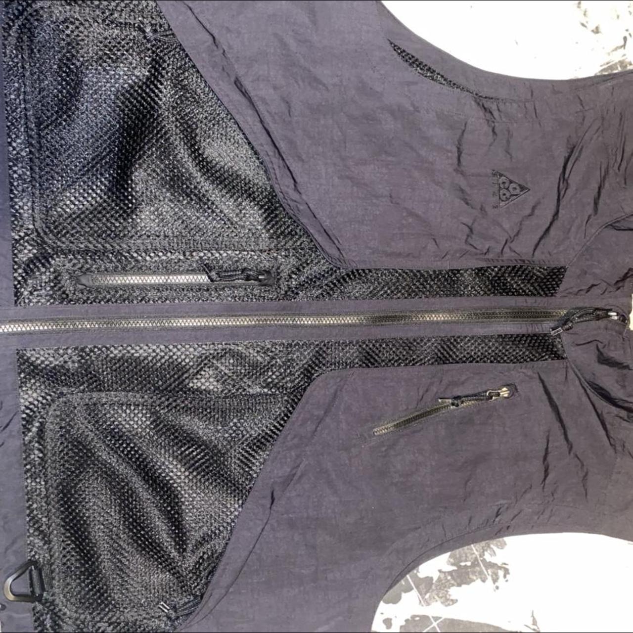 acg vest black
