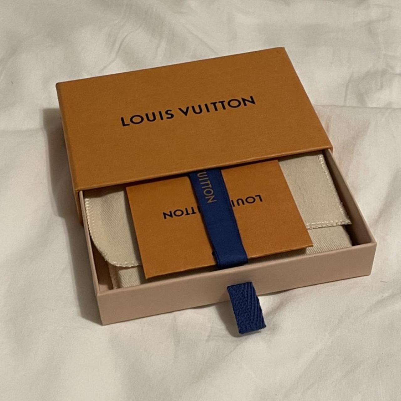 Louis Vuitton Pocket Organizer Wallet. Damier Salt - Depop