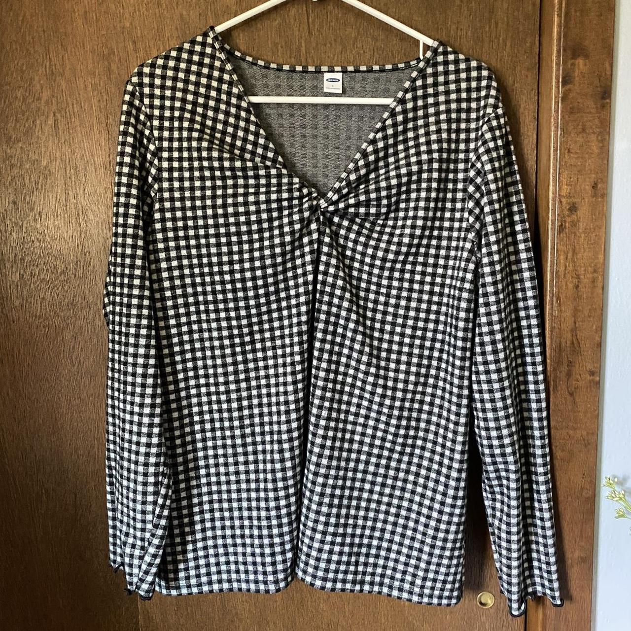 Old Navy black and white gingham v-neck long sleeve... - Depop