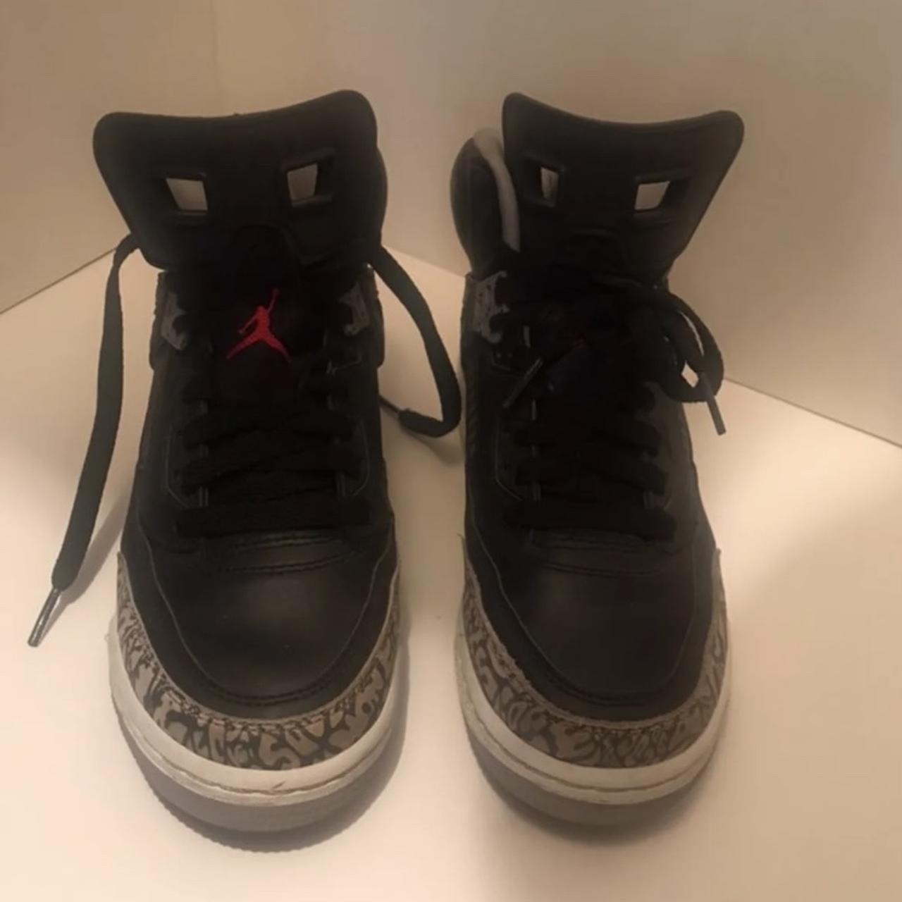 Jordan (youth size 5) - Depop