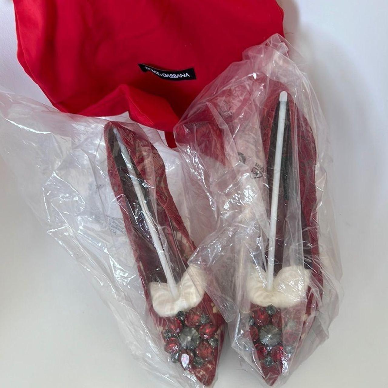 dolce and gabbana lace pumps