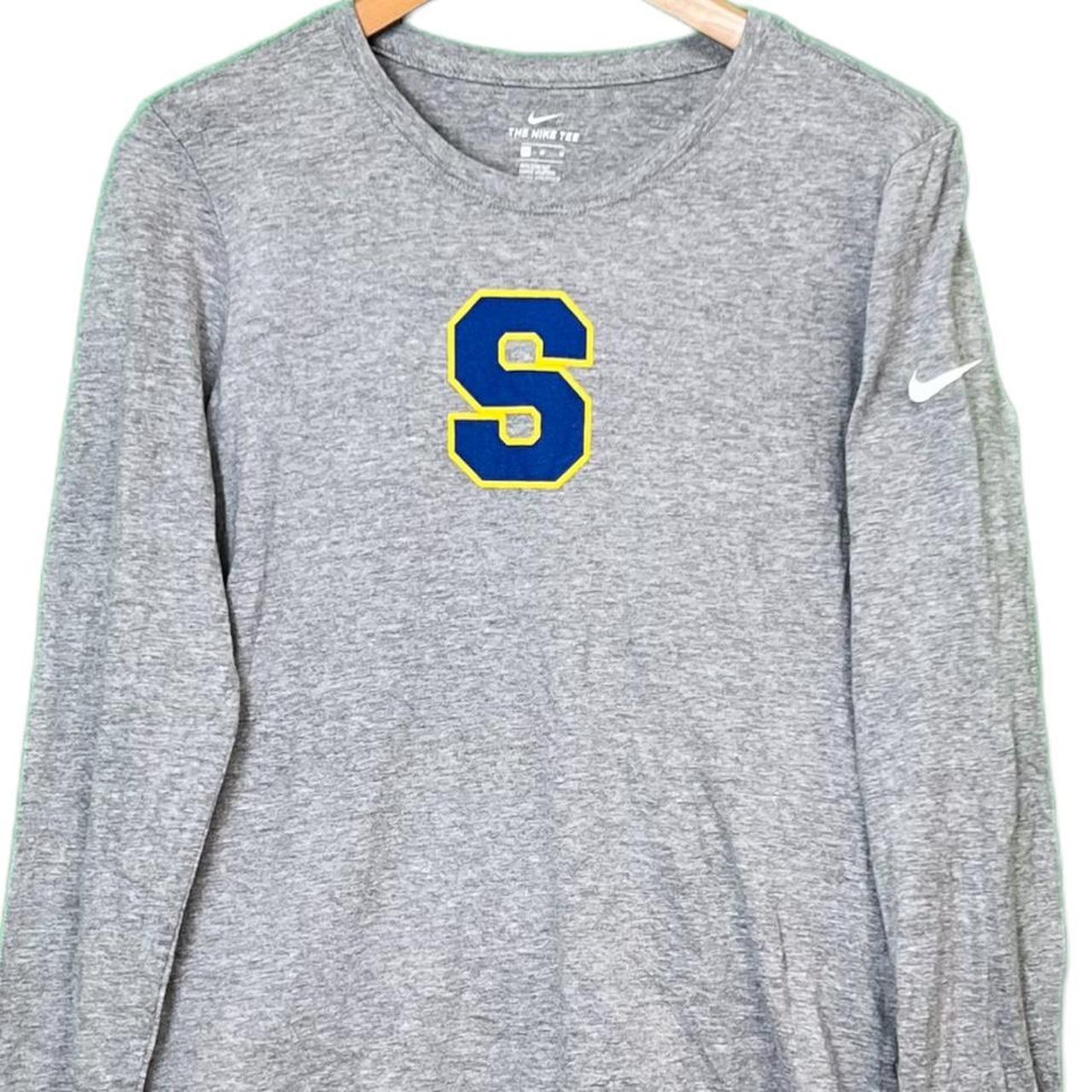 Nike Women's Grey and White Tshirt Depop