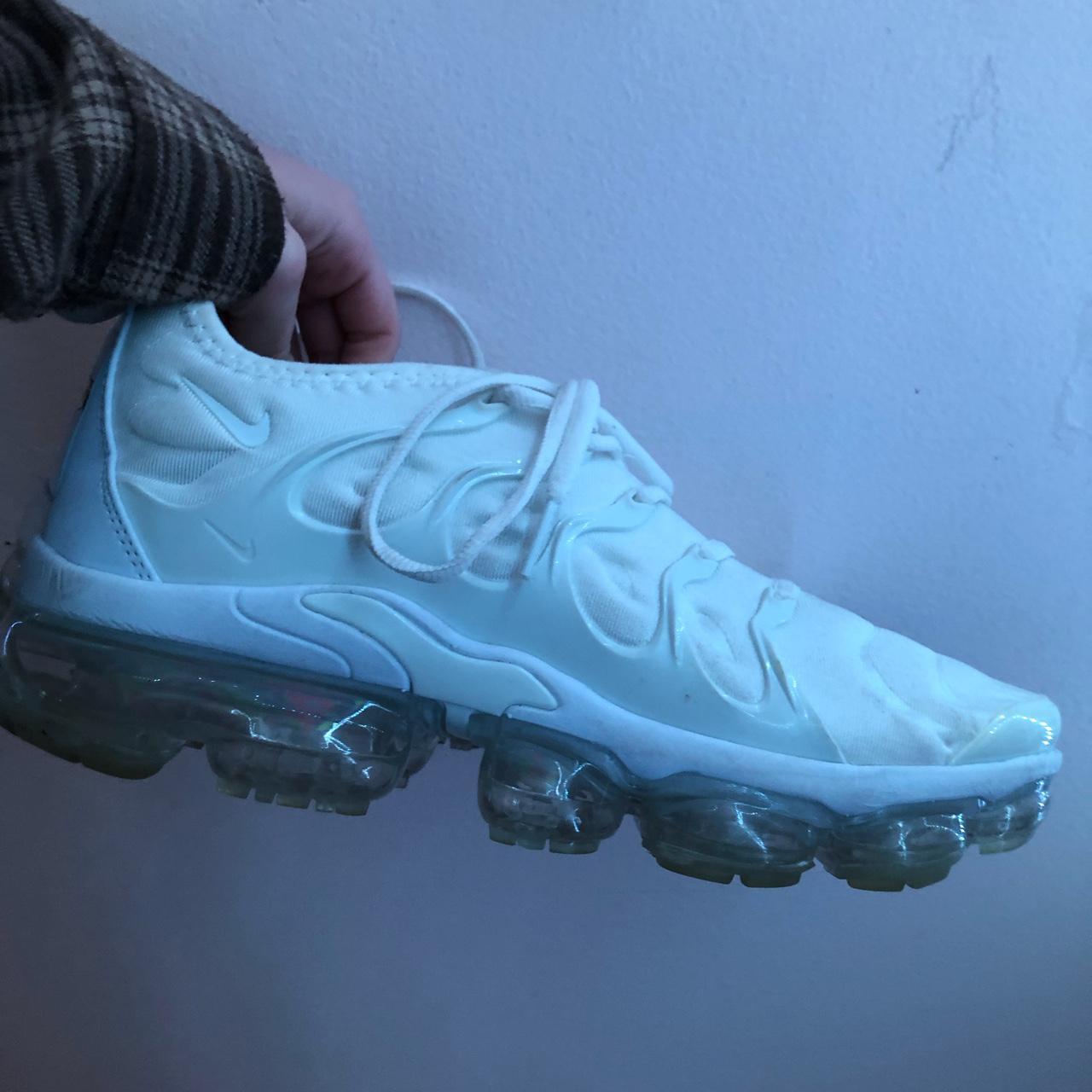 vapor maxes all white