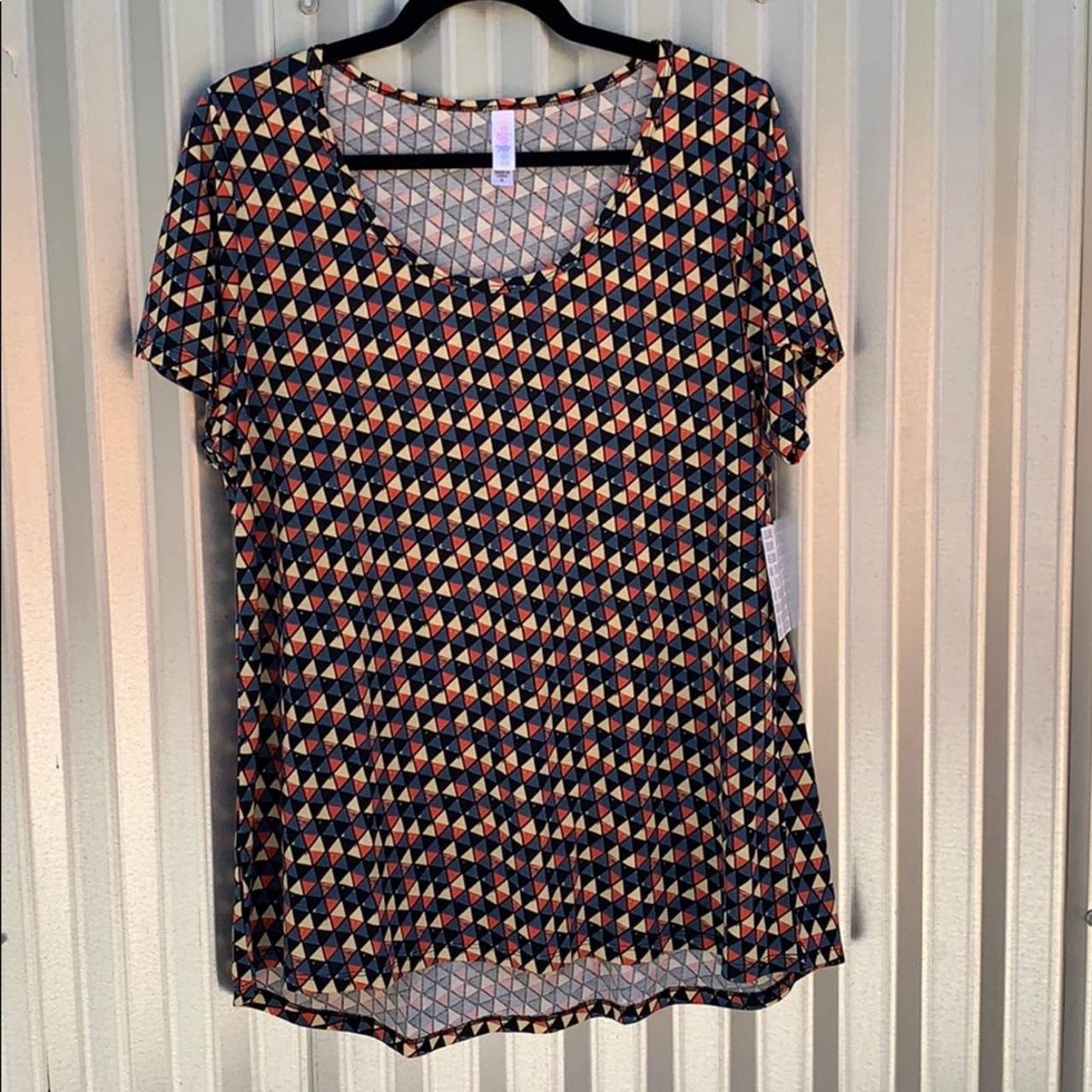 Lularoe classic tee. New with tags. Size XL. Hi low - Depop