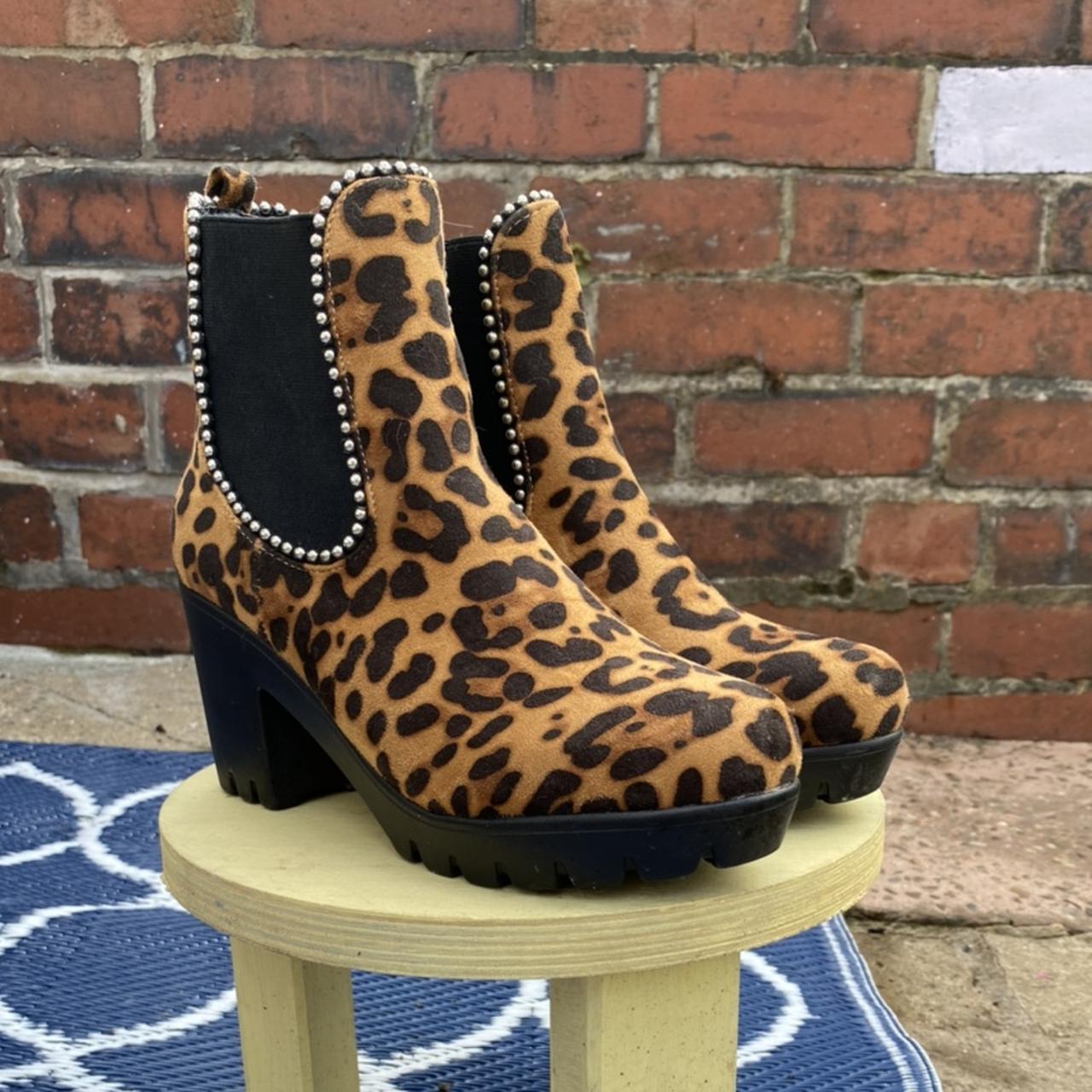 chelsea boots with leopard print