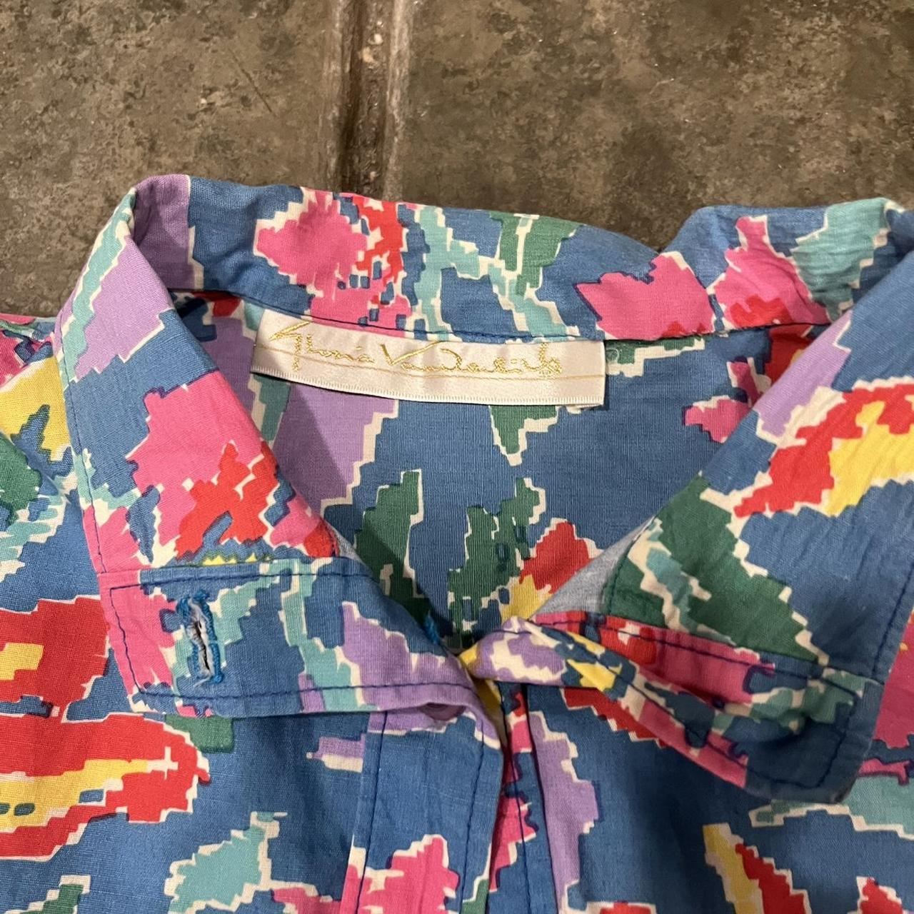 Gloria Vanderbilt Colorful Floral Button Up Size... Depop