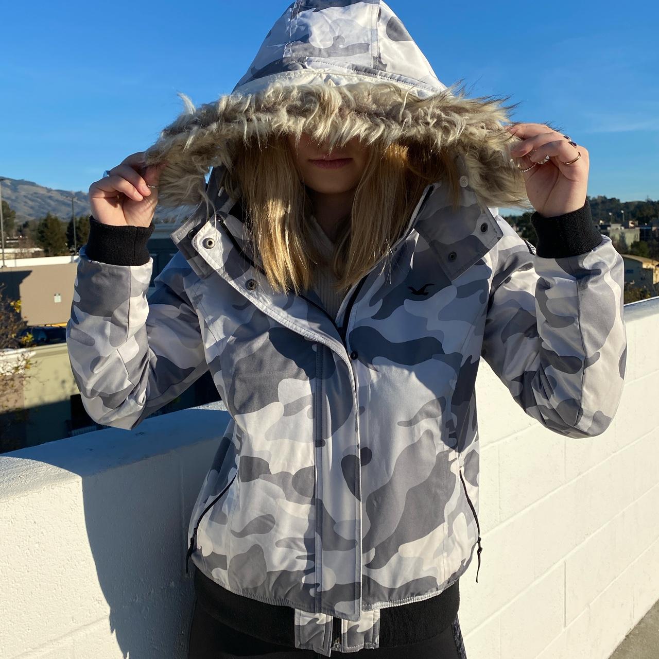 Hollister windbreaker snow jacket with fur inside - Depop