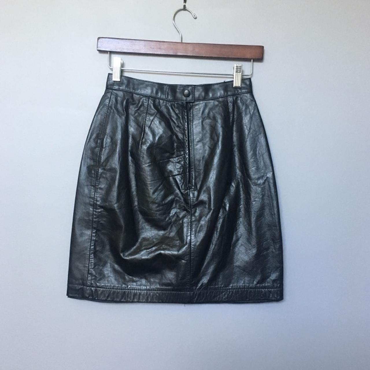 Vintage Wilson’s genuine leather skirt Size 8 but... - Depop