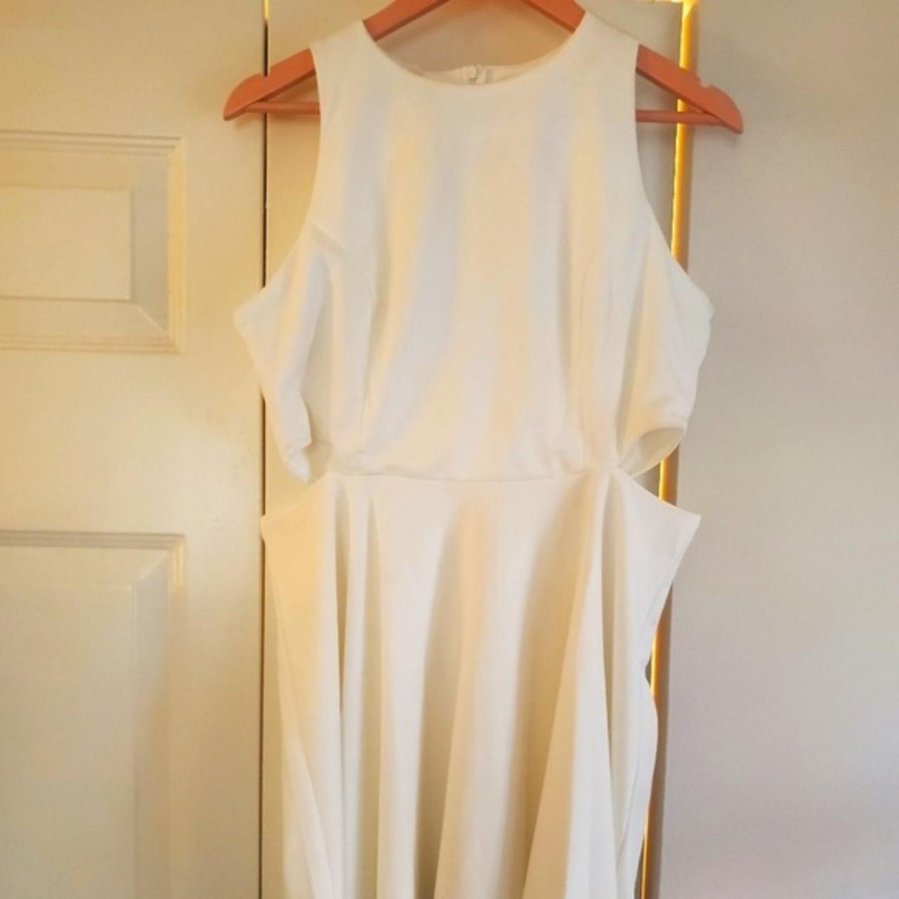 Sexy and classy this dress is perfect for a night... - Depop