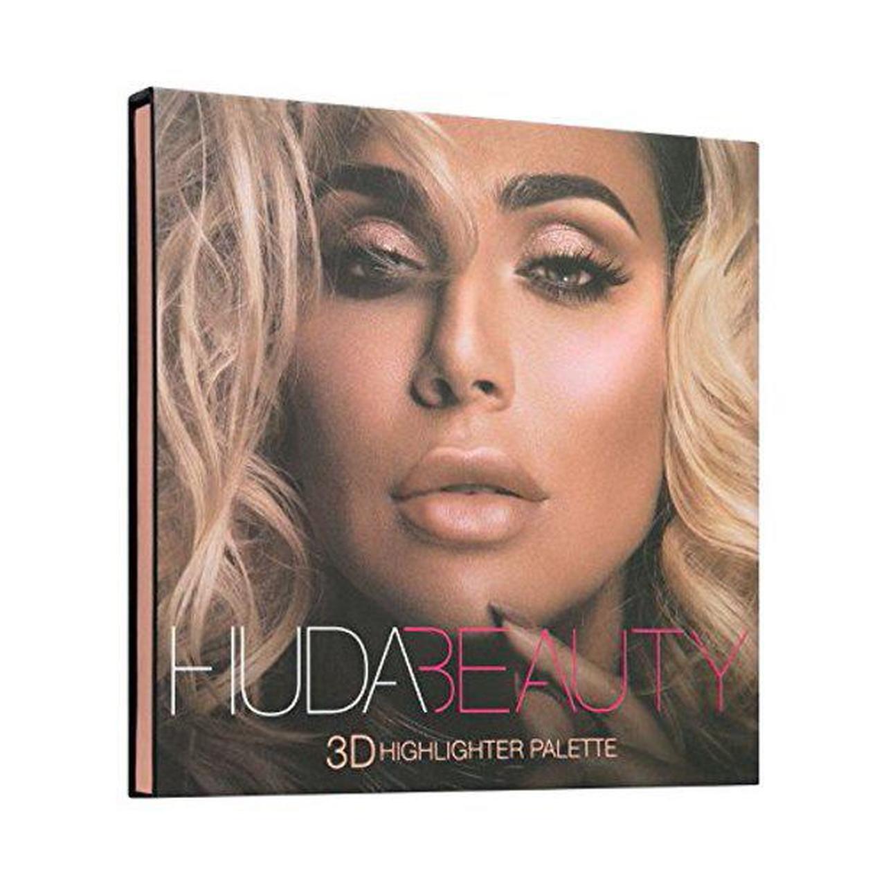 Huda Beauty Golden Sands 3D Highlighter... Depop