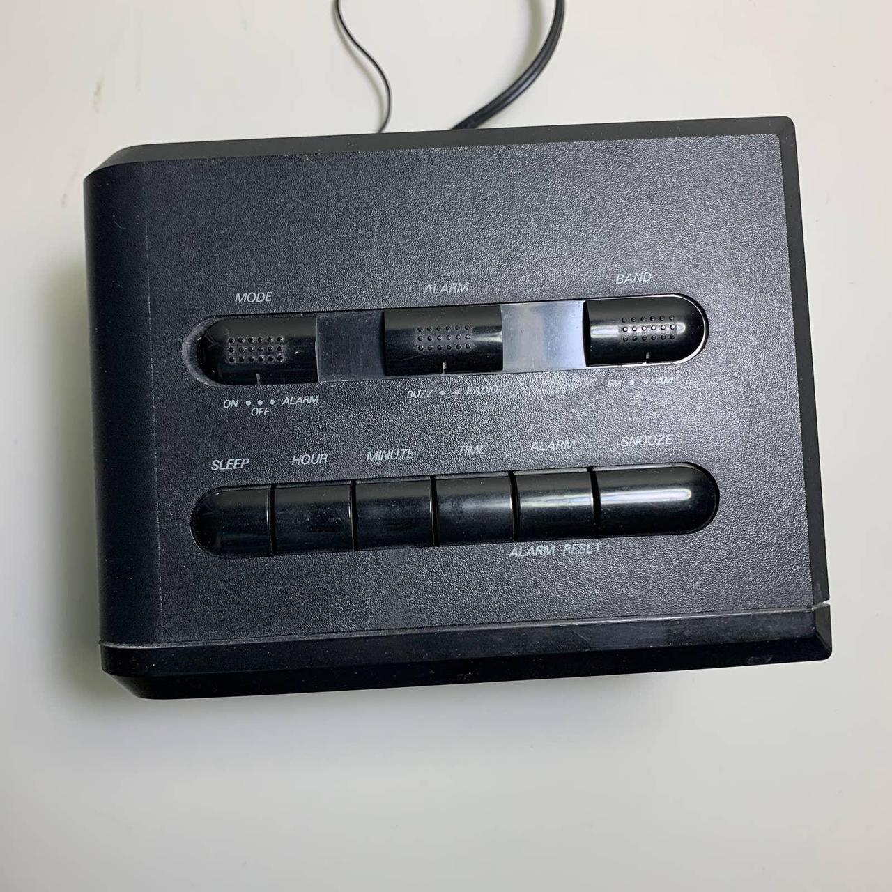 Vintage Soundesign Black AM/FM Alarm Clock Radio... Depop