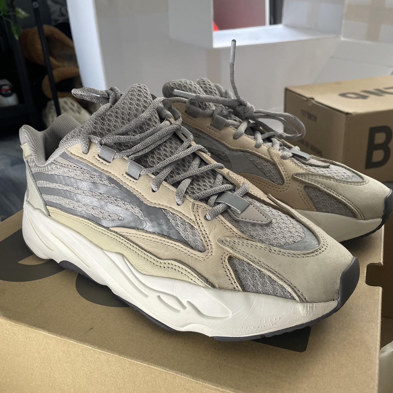 yeezy statics 700