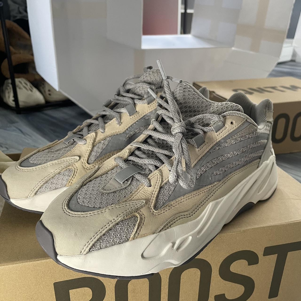 yeezy statics 700