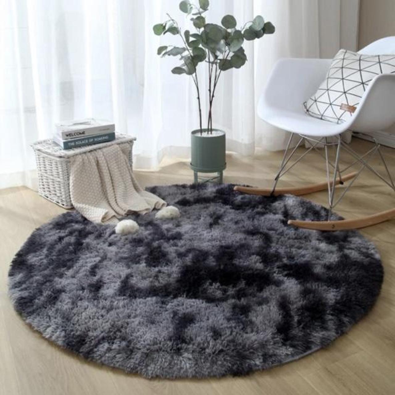 Floor fluffy rug 80*80 Super fluffy and soft Great... - Depop