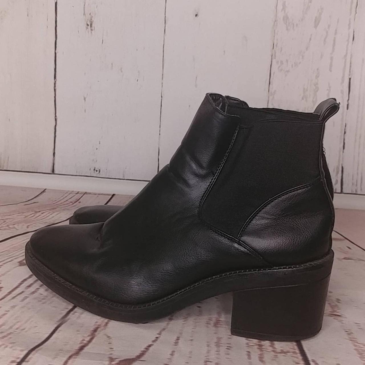Black New Look ankle boots with elastic inserts at... - Depop