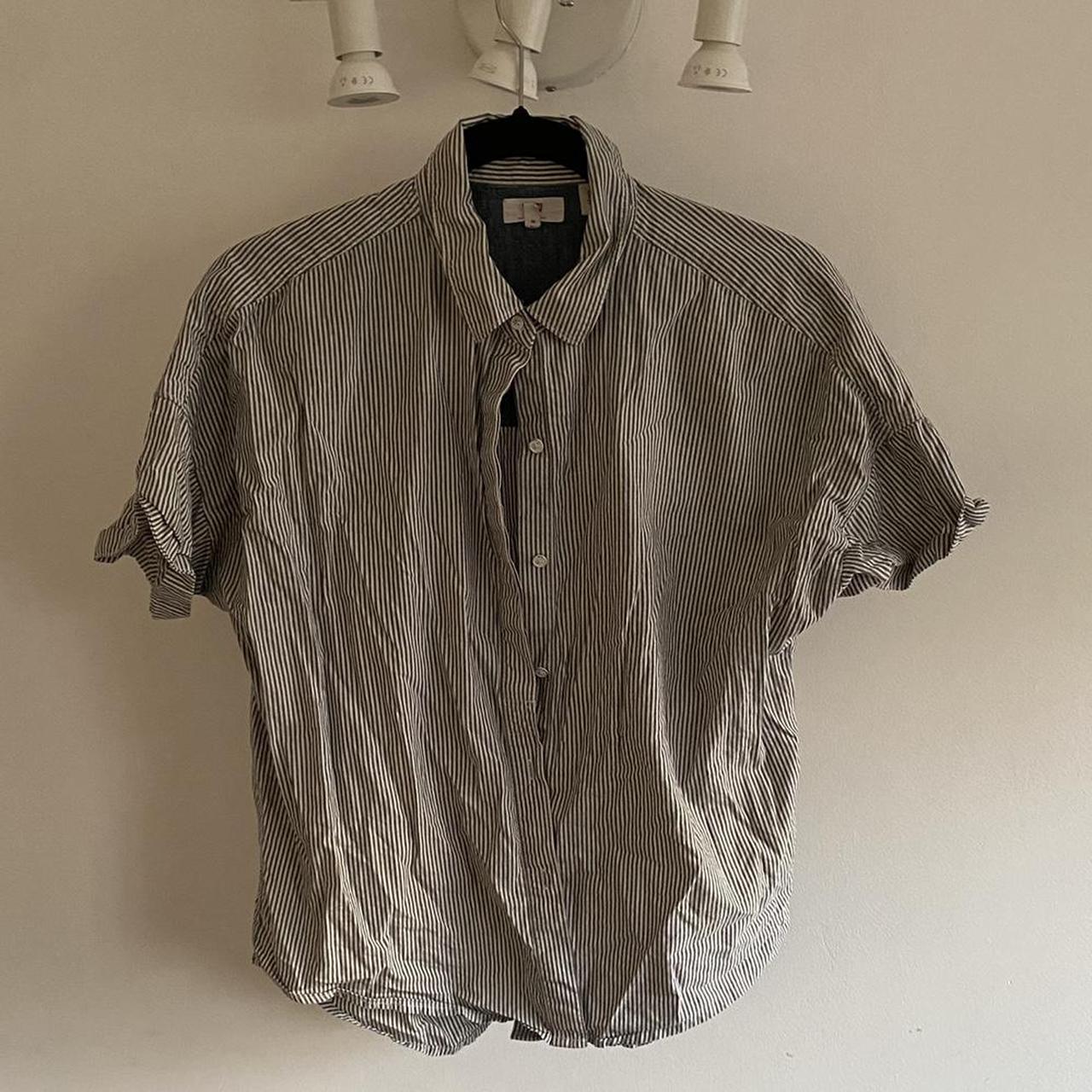 Levi's Women's Grey and White Shirt | Depop