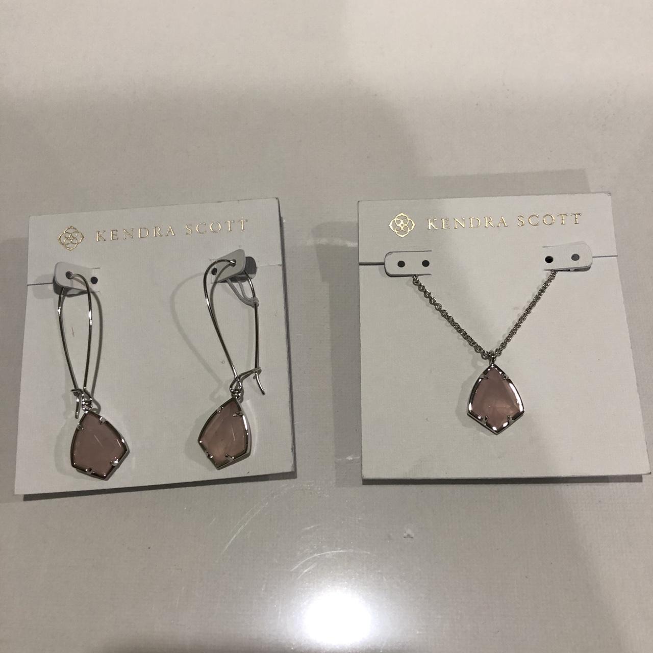 NWT Kendra Scott Ellen long necklace magenta pearl | Kendra scott jewelry,  Long necklace, Rose gold pendant necklace