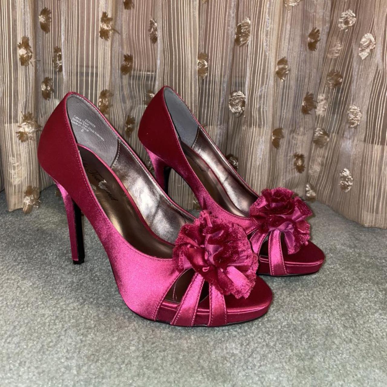 Dark 2024 fuchsia heels