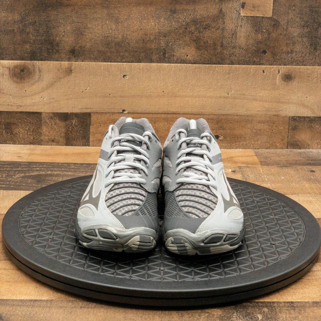 Mizuno Women's Grey Trainers (3)
