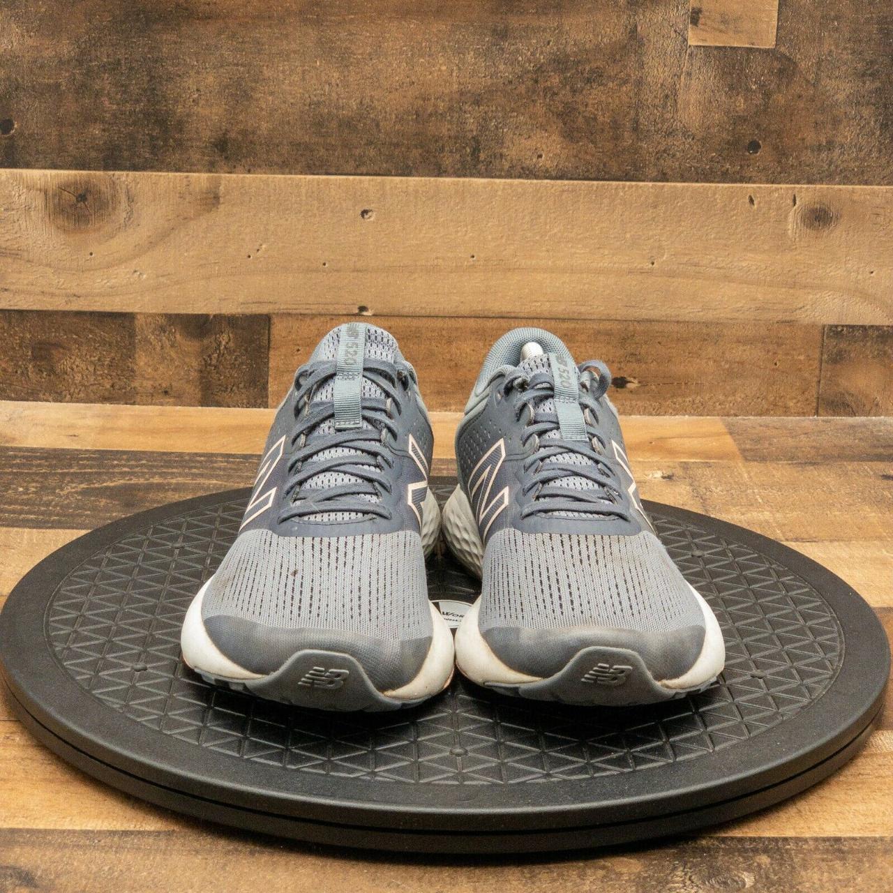 New Balance Women's Blue and Grey Trainers (4)