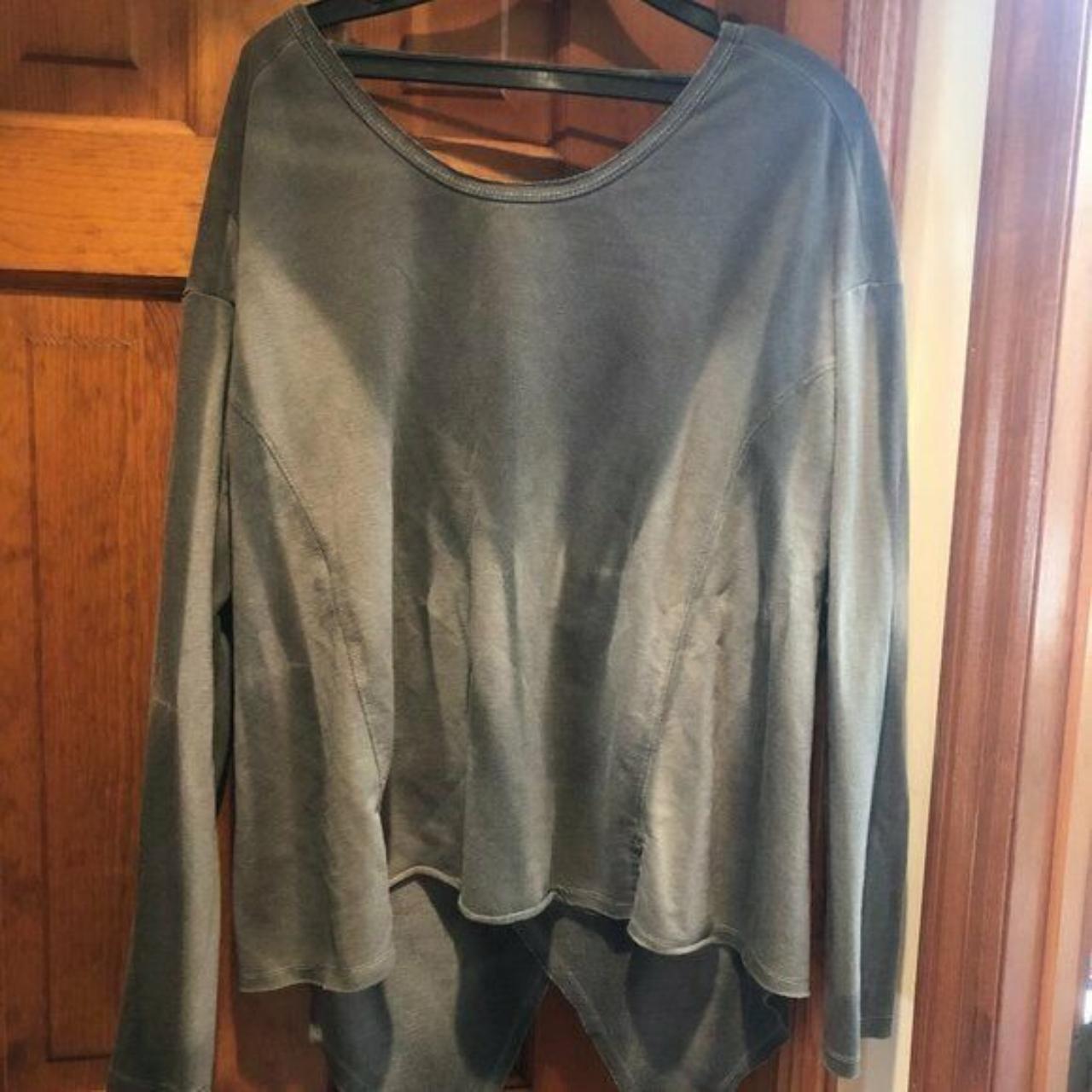 Product Image 1 - Flowy, faded gray Women's top