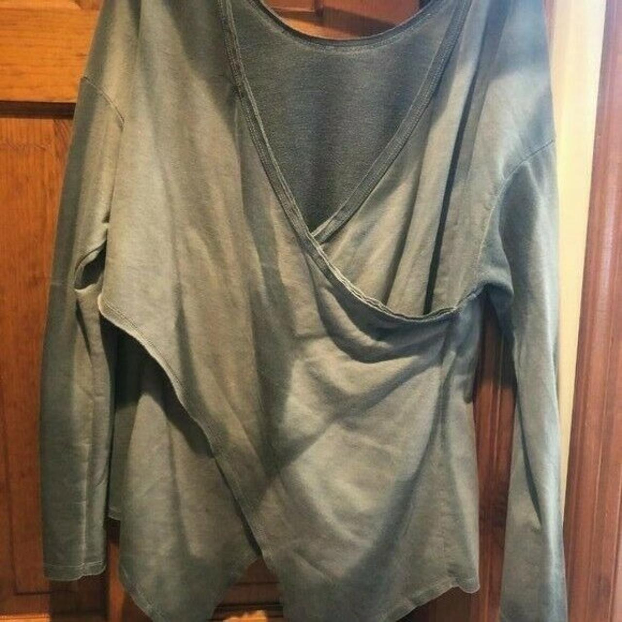 Product Image 2 - Flowy, faded gray Women's top