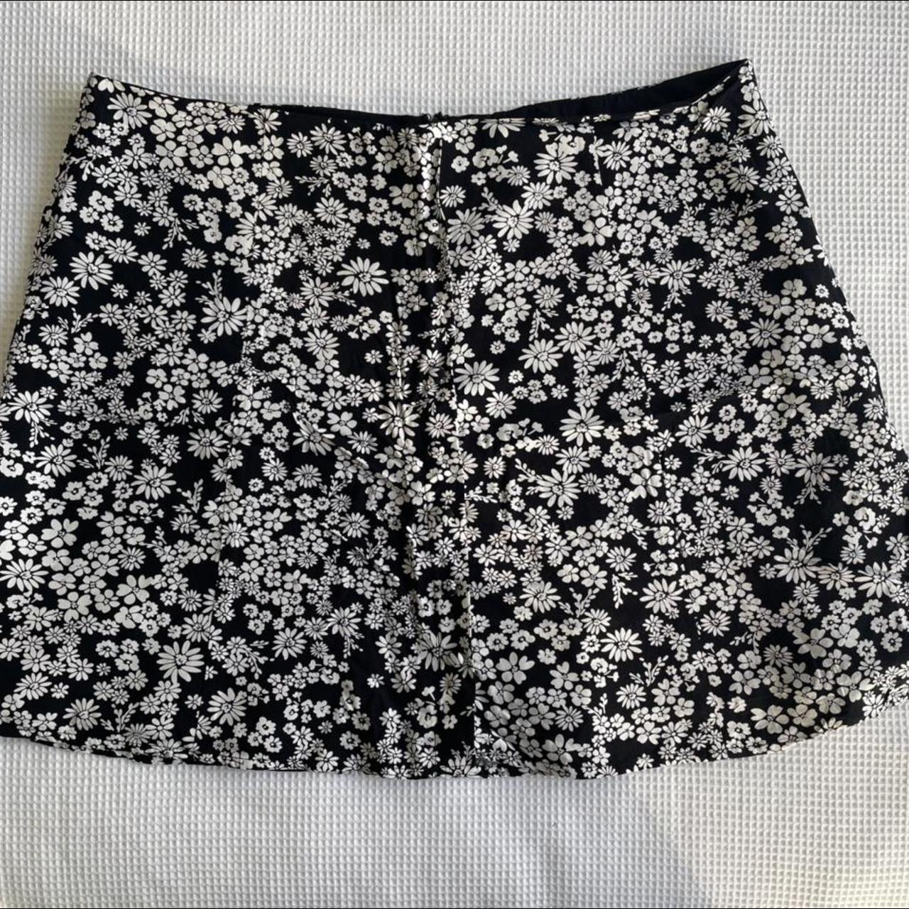 Dotti Women's Black and White Skirt Depop