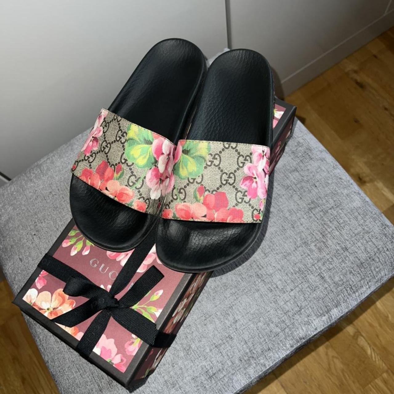 Gucci GG Blooms Supreme floral slide sandal UK... - Depop