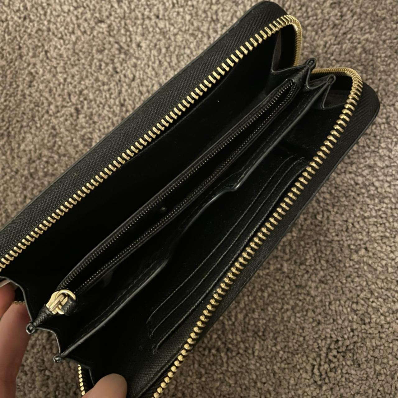 Authentic Michael Kors wallet 🖤 Used a few times... - Depop