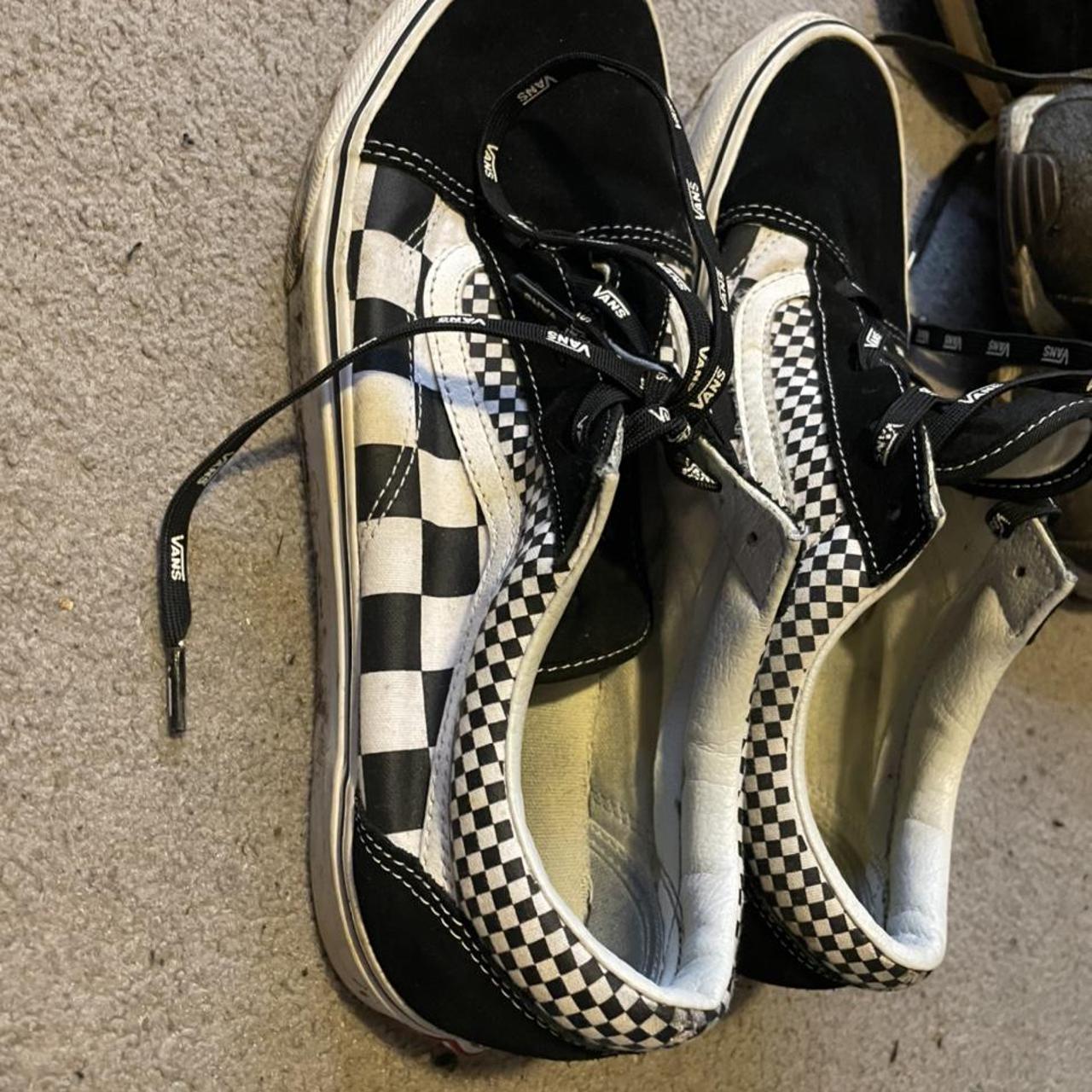 Vans Men's Black and White Trainers (2)