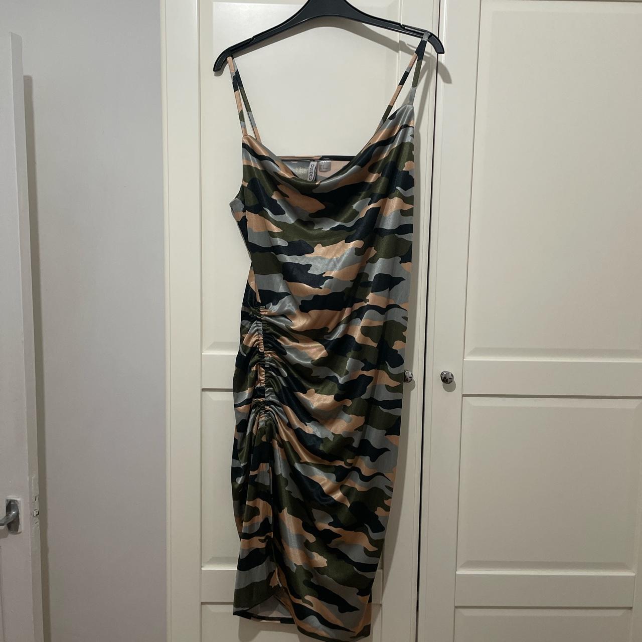 H&m hot sale camo dress