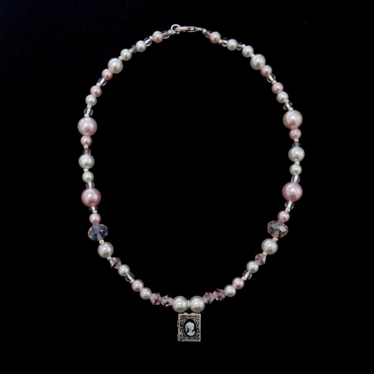 a-pearl-necklace-with-glass-beads-crystals-and-a-depop