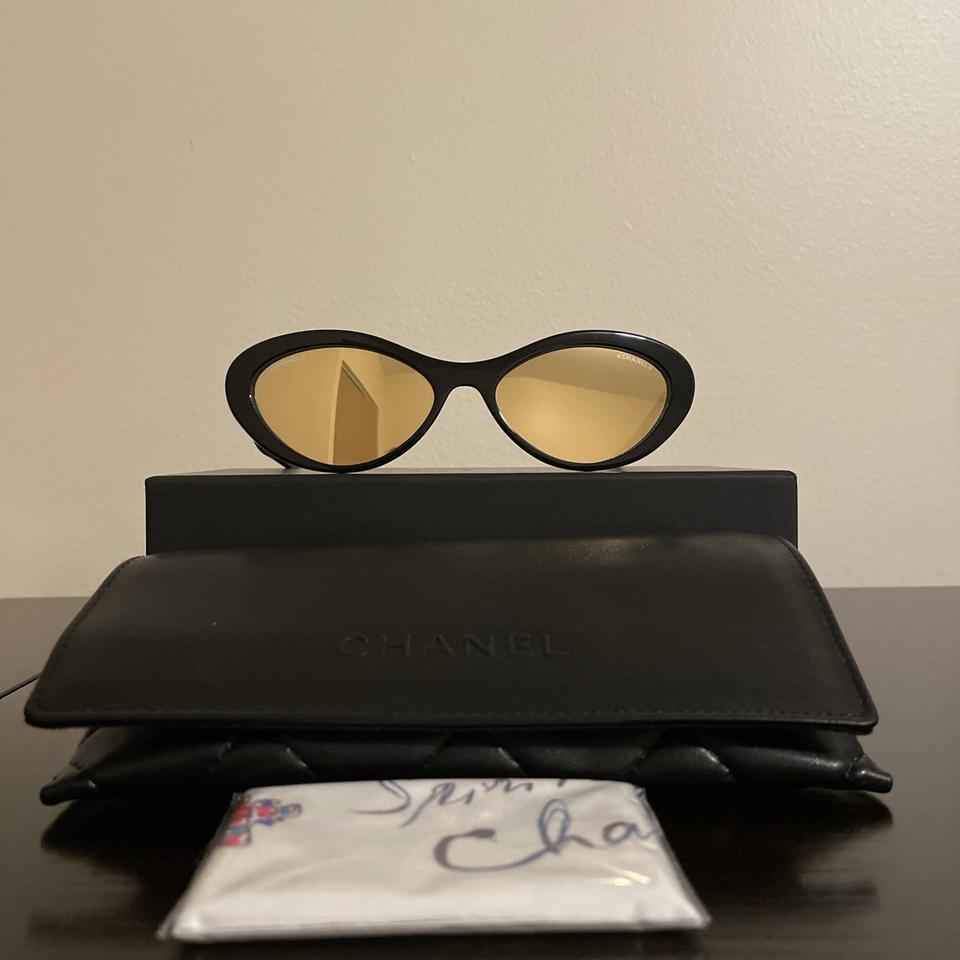 Chanel classic black sunglasses. Pearl on the side