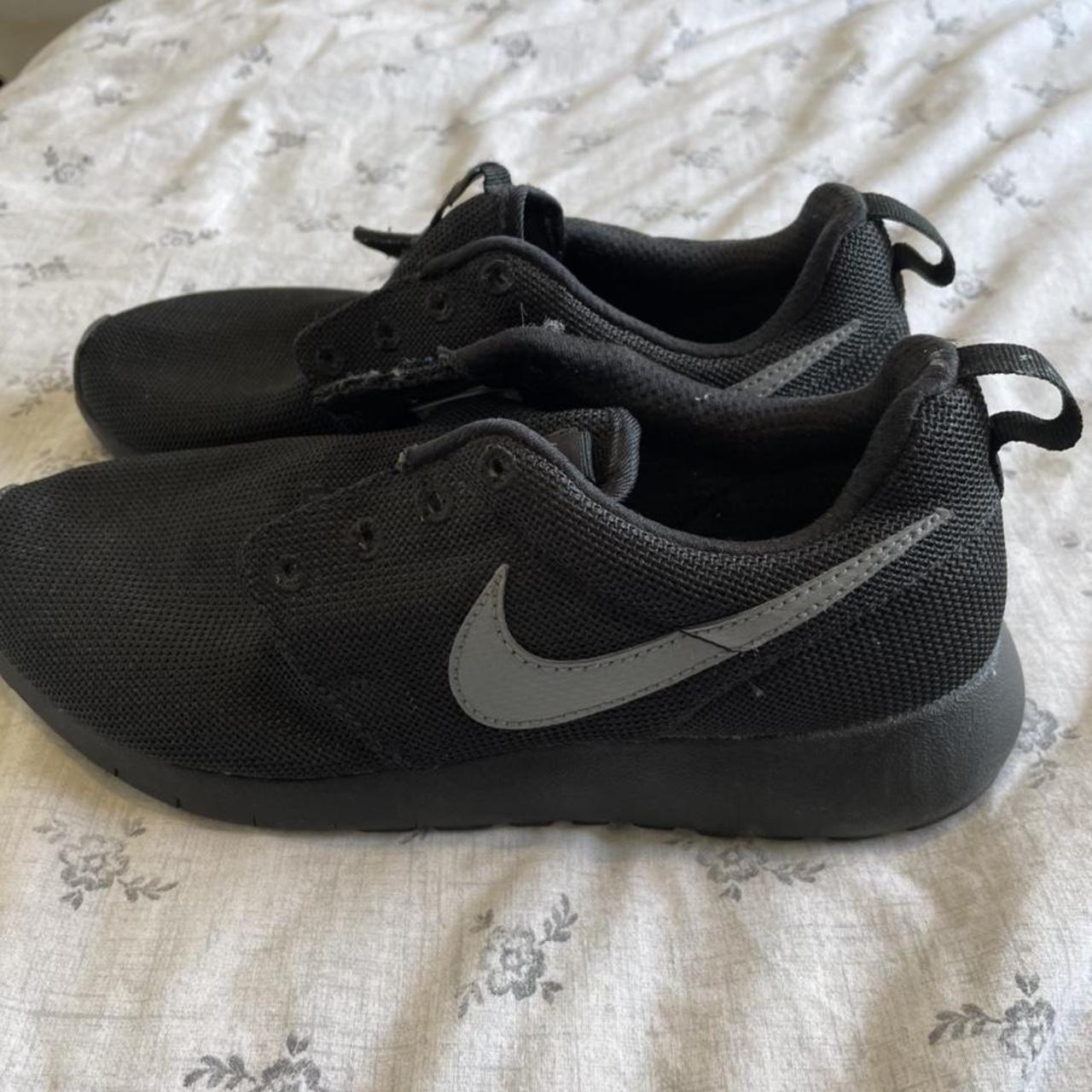 Nike Women's Black Trainers | Depop