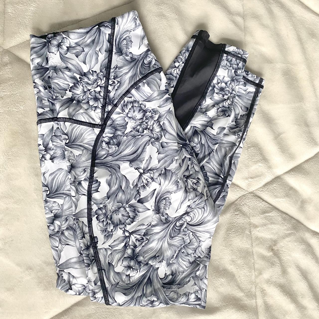 Lululemon size 8 leggings - mesh down leg - no - Depop