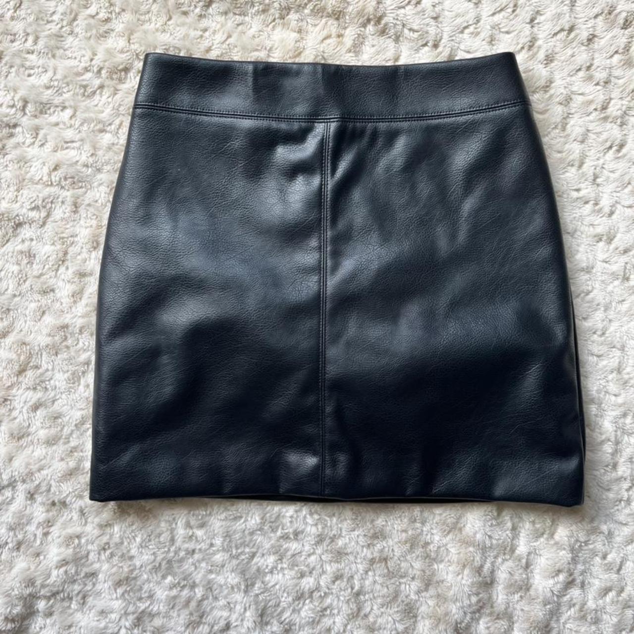 H&M Women's Black Skirt | Depop