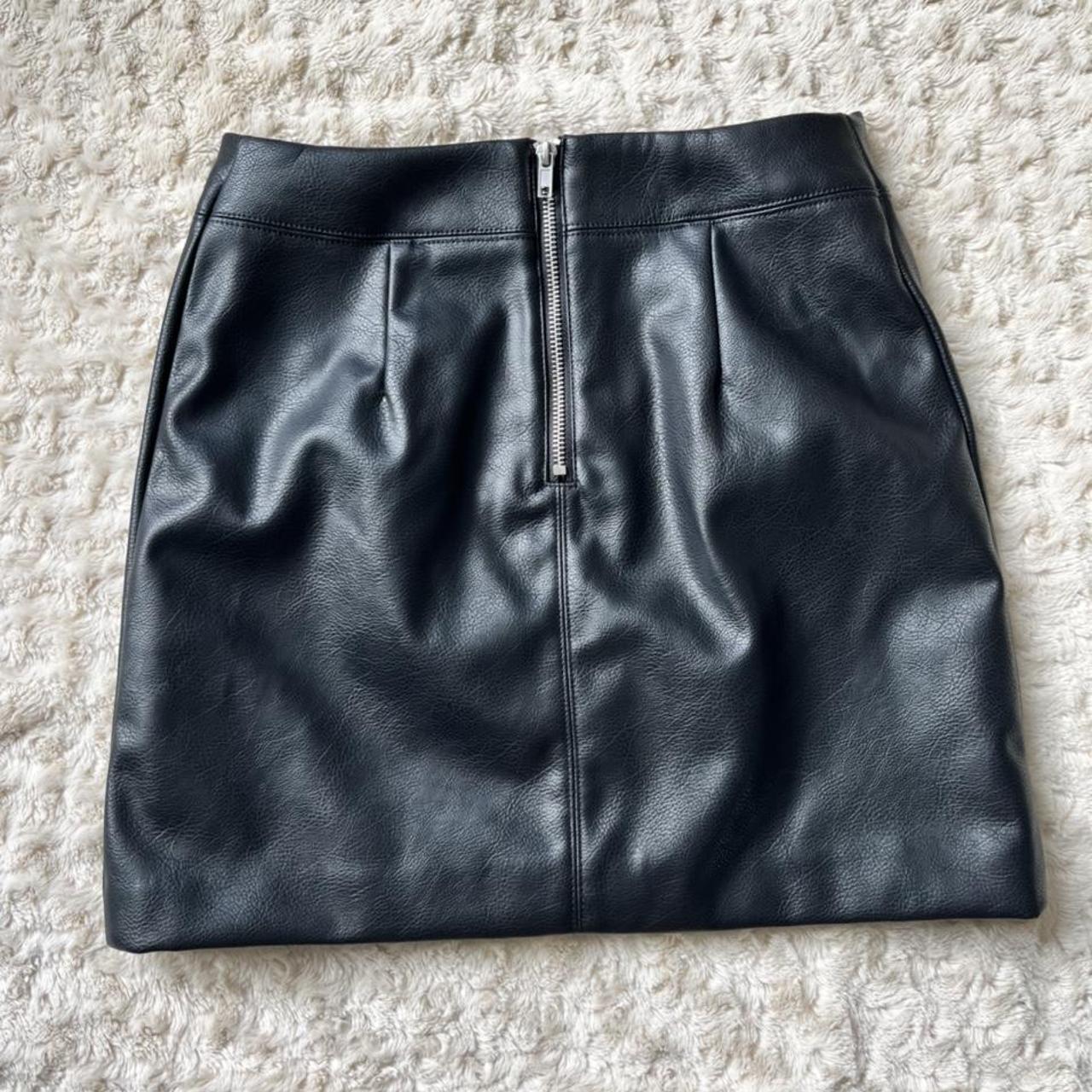 H&M Women's Black Skirt | Depop