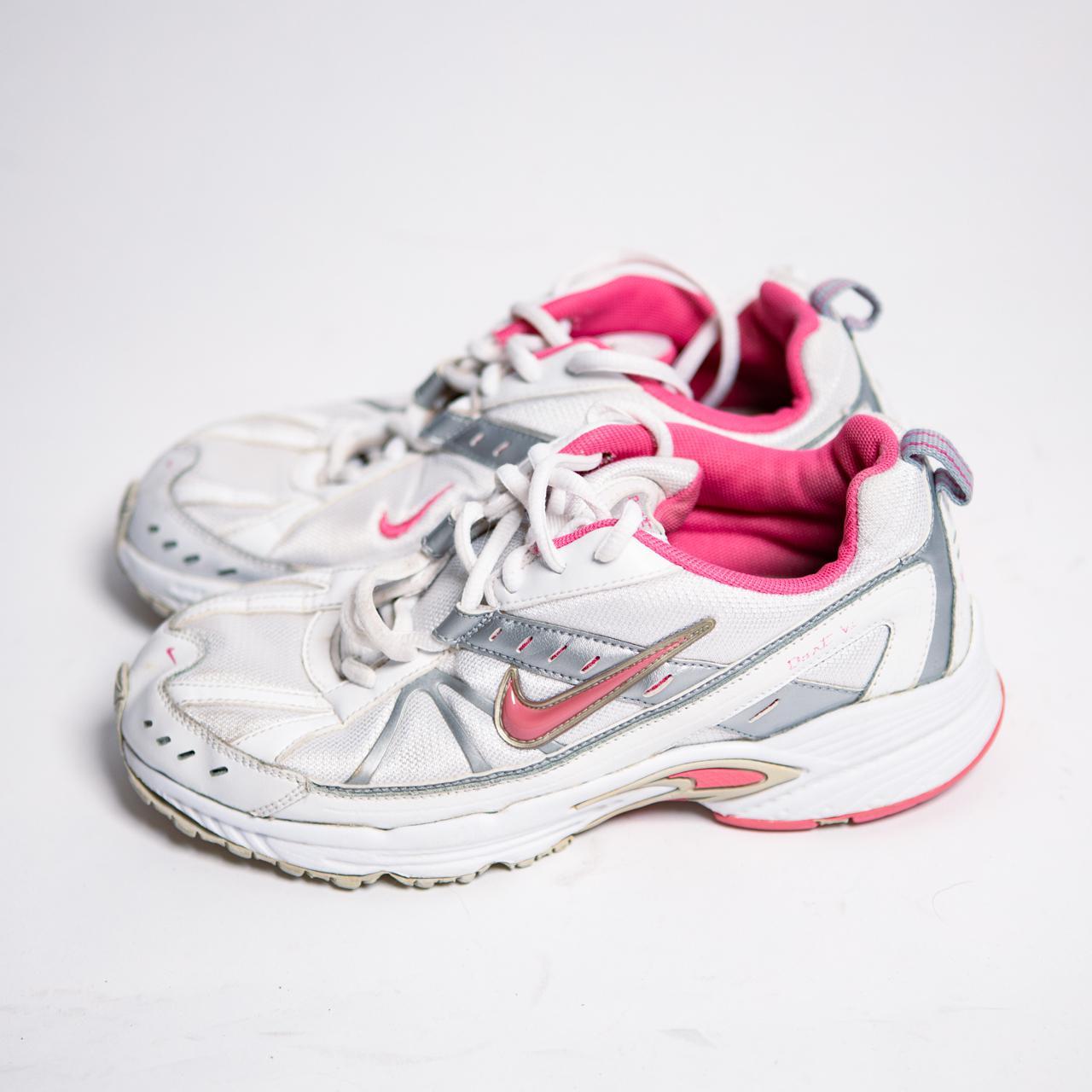 Vintage 90s NIKE dad sneakers in white / pink Depop