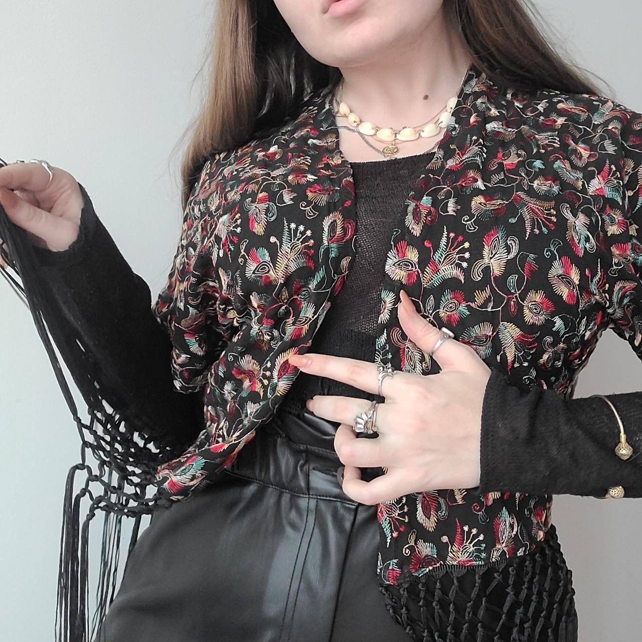 🌸Cute Embroidered Forever 21 Kimono with fringe🌷,