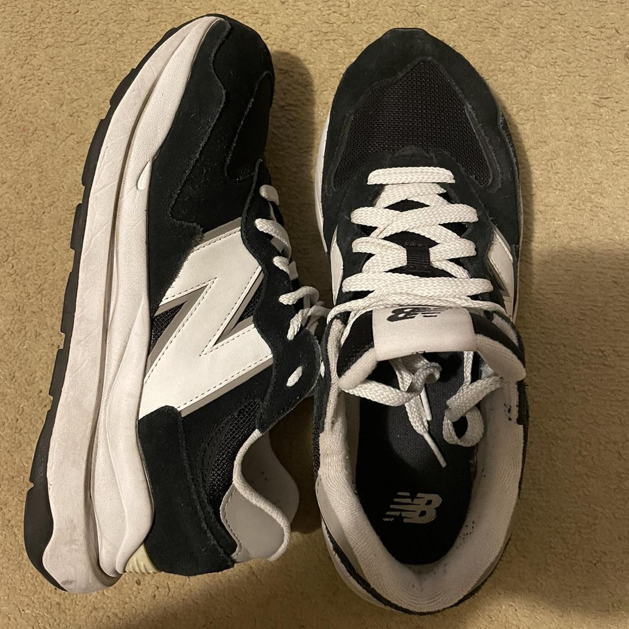 New Balance Men's Black and White Trainers | Depop