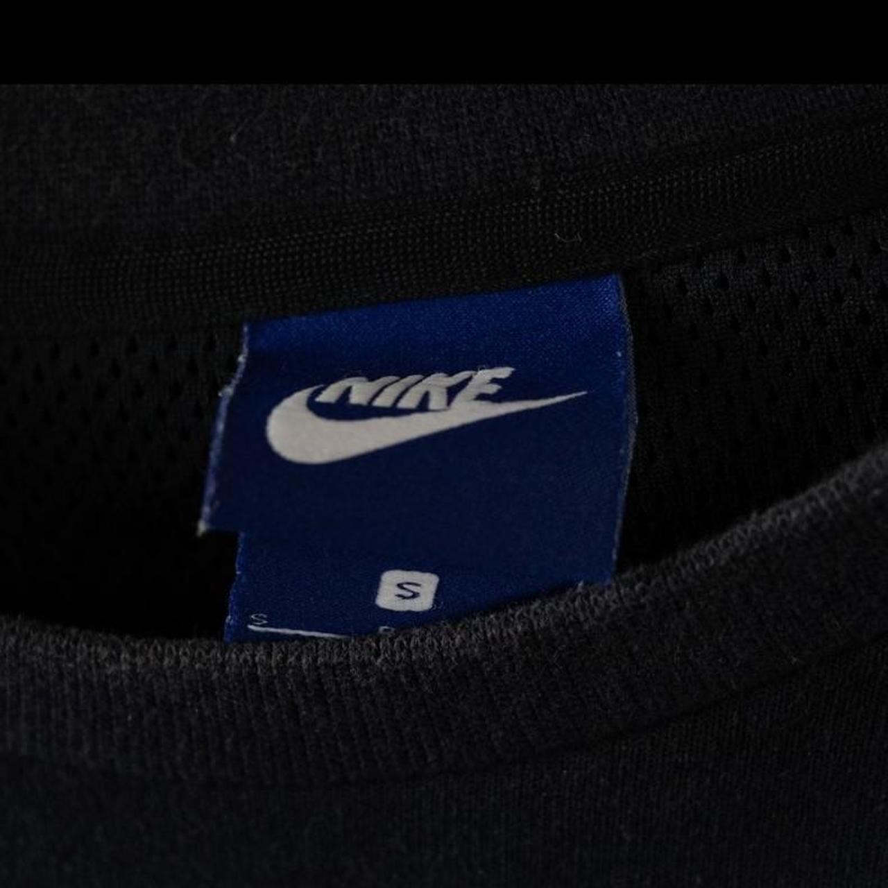 Product Image 3 - Nike Jumper

Front Pockets


👕 Size -