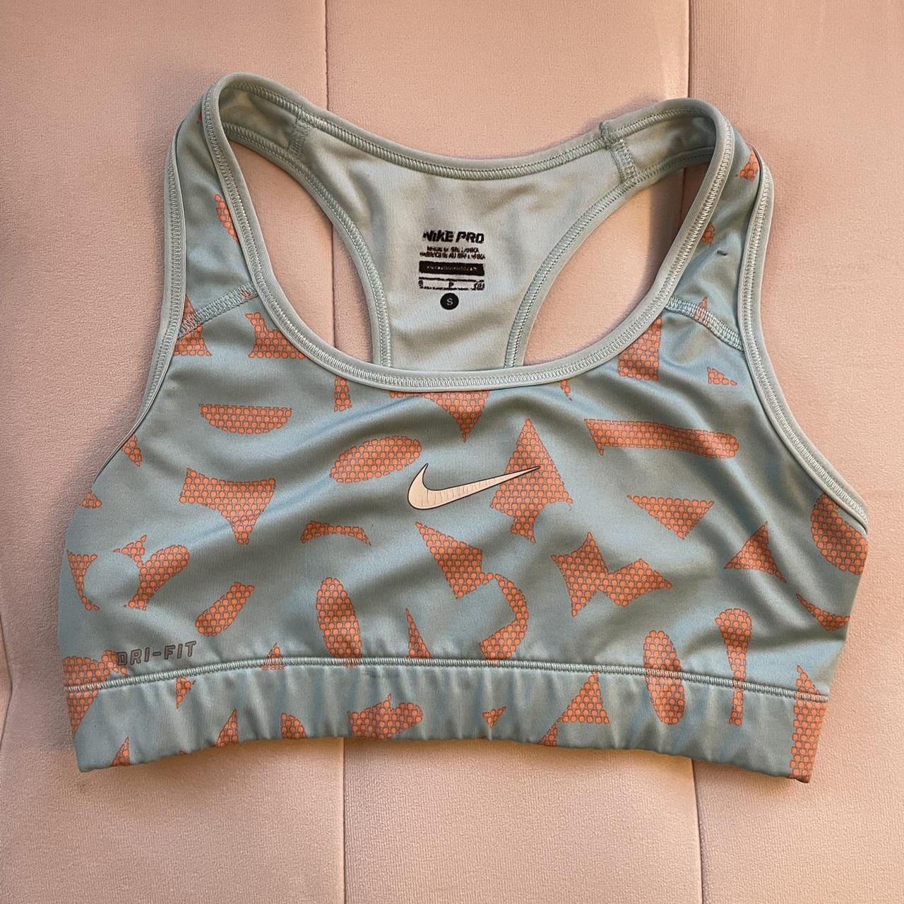 Nike pro sports bra from circa 2014. Matching shorts... Depop