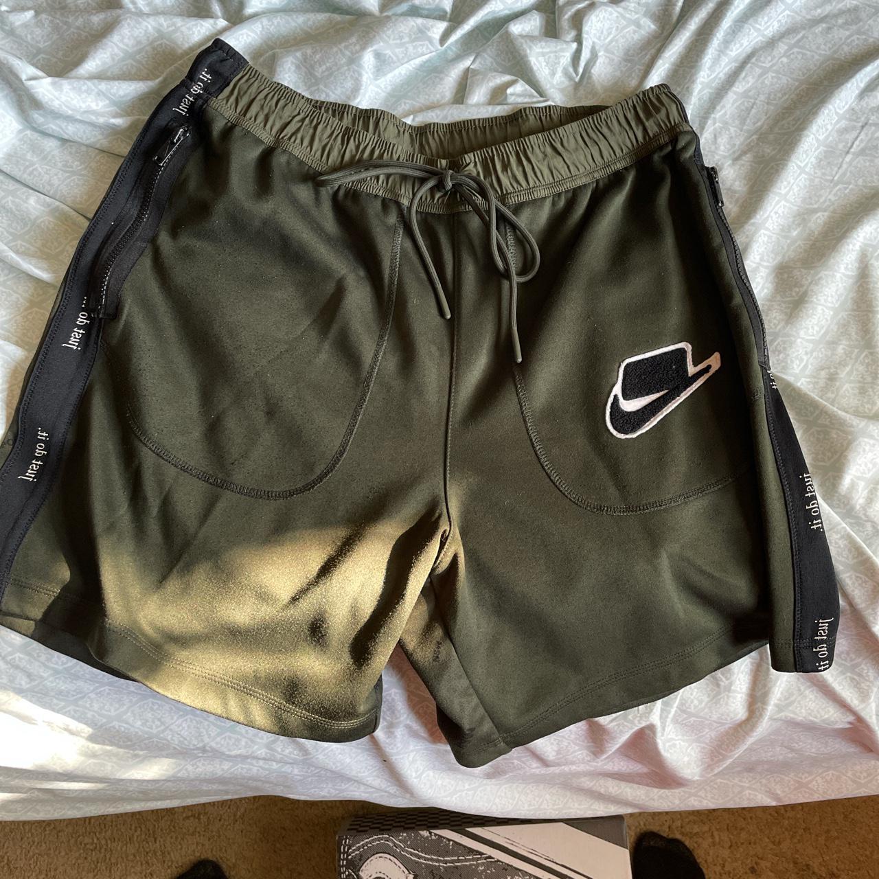 nike gym shorts with zipper pockets