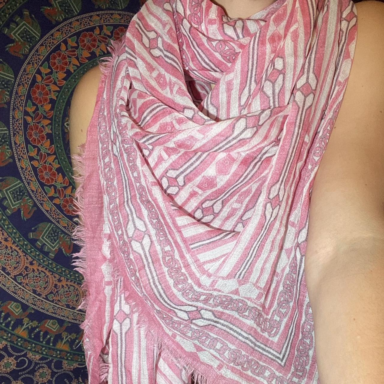 Silk louis-vuitton-scarf - Depop