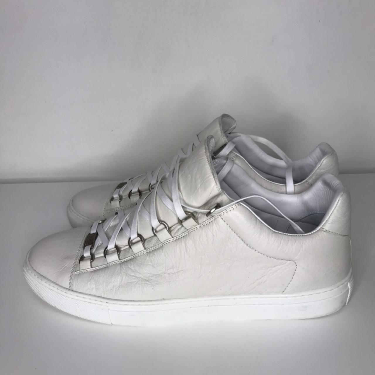 BALENCIAGA modello basso bianche in pelle sneakers. Depop