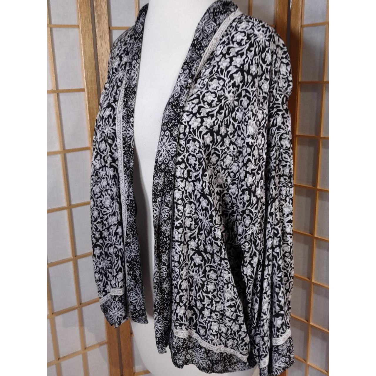 Beautiful lightweight cropped kimono jacket from the... Depop