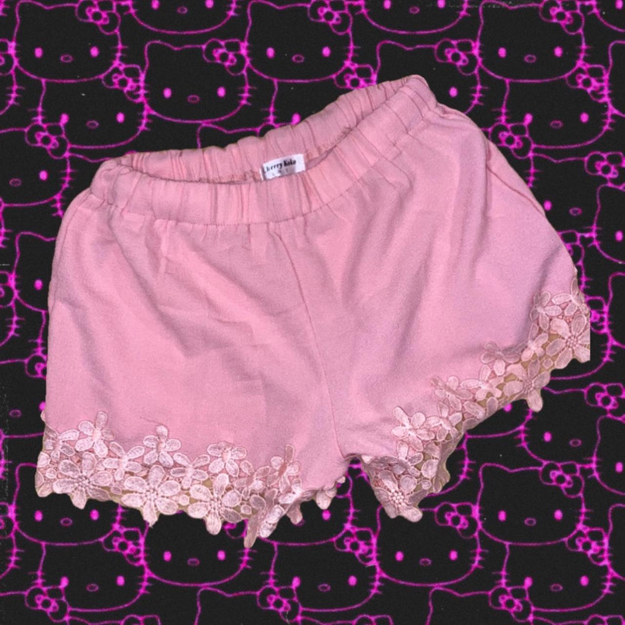 🌸 super cute shorts for the summer with floral... - Depop